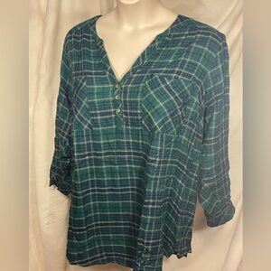 Torrid Harper Size 5 v-neck flannel. Lightweight. Smock length.